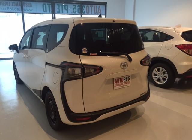 TOYOTA SIENTA G full